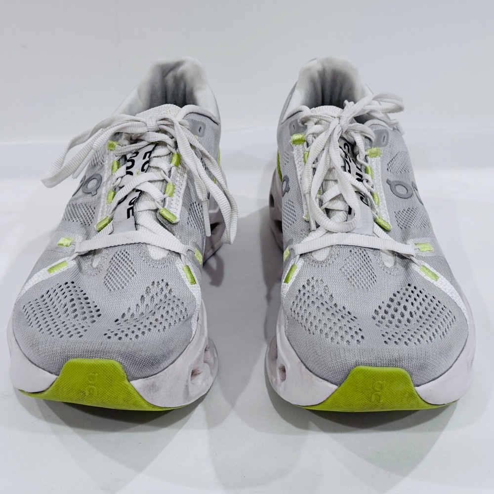 On Running Women’s Cloudeclipse Light Gray And Li… - image 3